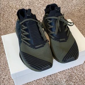 Men’s puma sneakers